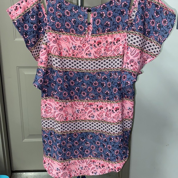 IZ Byer Women’s Cold Shoulder Top Women’s XS Floral Boho Pink Blue - Picture 3 of 10